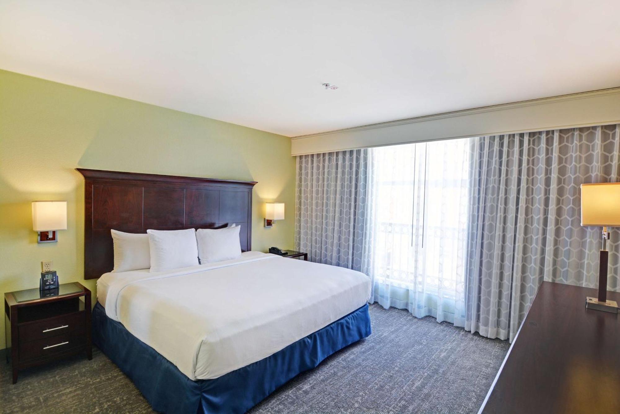 Embassy Suites Валенсия Экстерьер фото