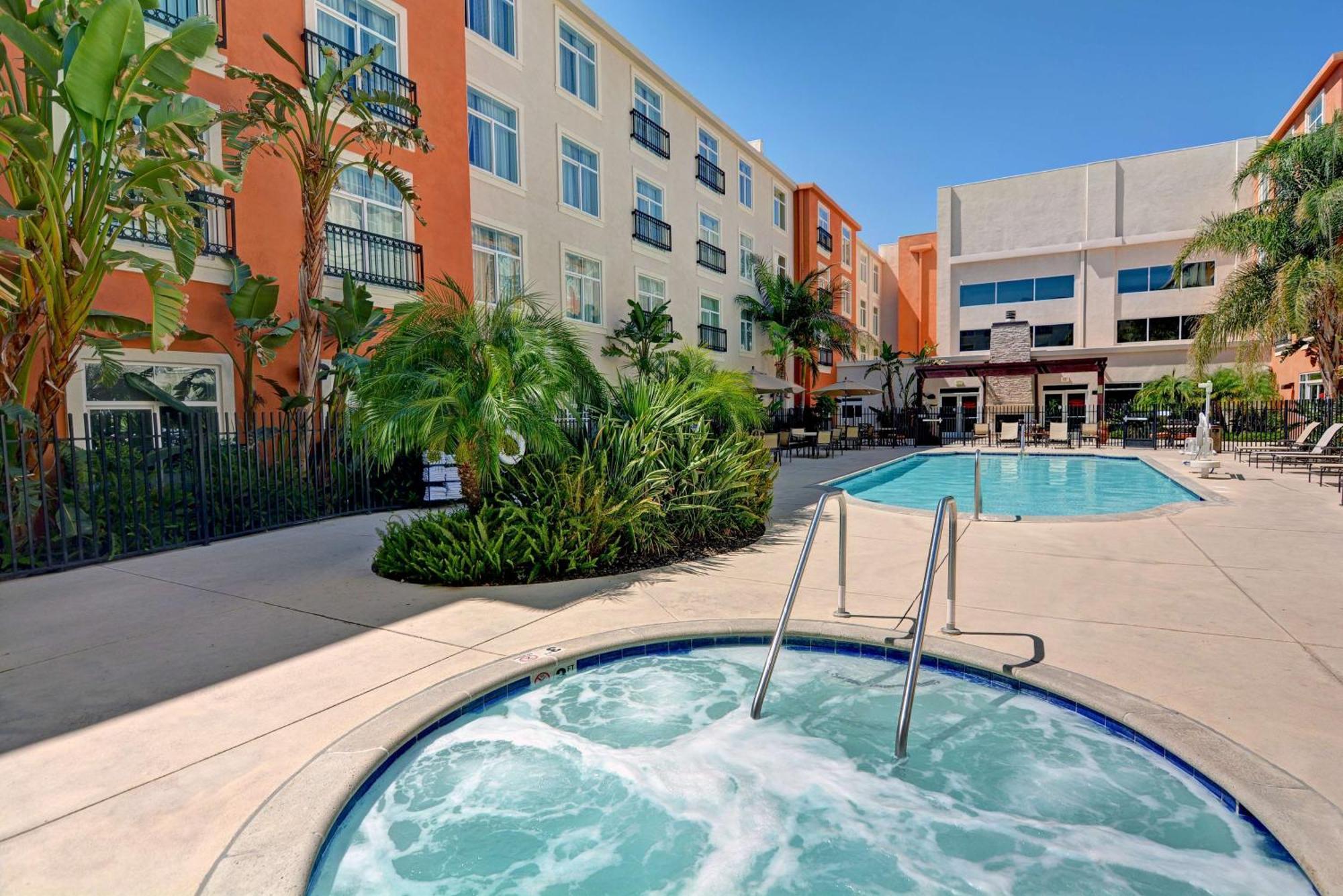 Embassy Suites Валенсия Экстерьер фото