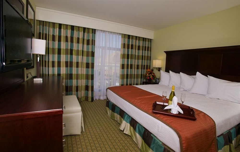 Embassy Suites Валенсия Экстерьер фото